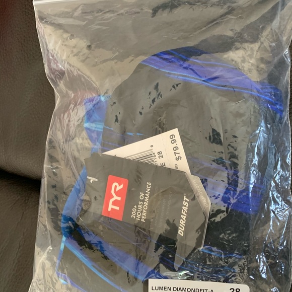 TYR - one piece swimsuit size 28 or equivalent to size 4 women’s clothing - NEW - Picture 6 of 6